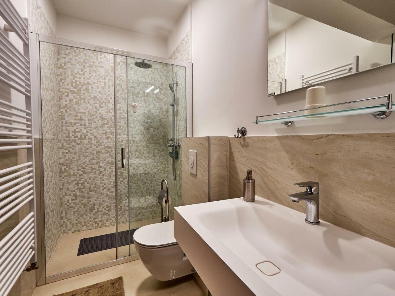 Eva Rooms & Studio Apartment Karlovac Buitenkant foto