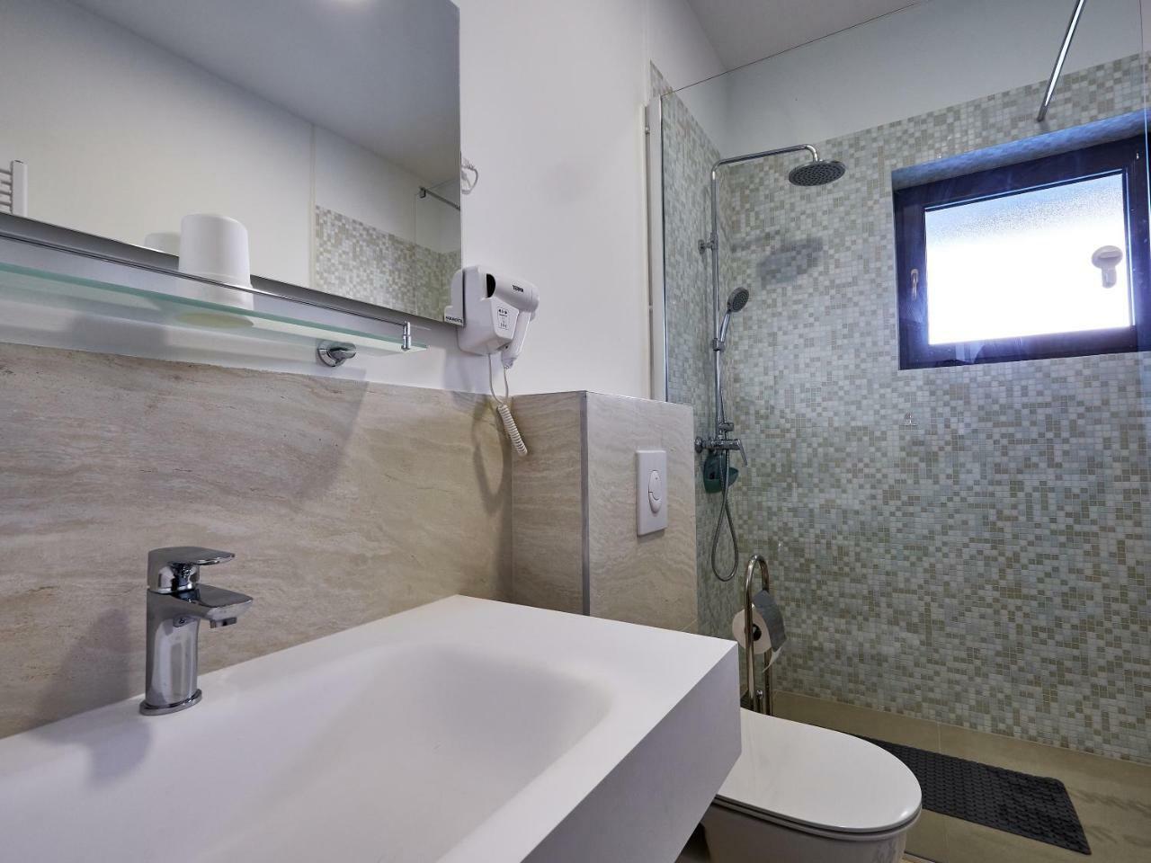 Eva Rooms & Studio Apartment Karlovac Buitenkant foto