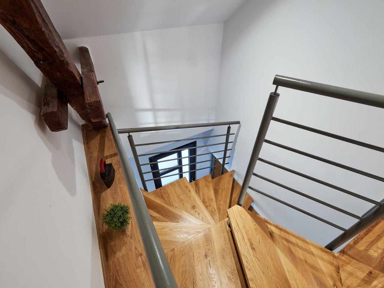 Eva Rooms & Studio Apartment Karlovac Buitenkant foto