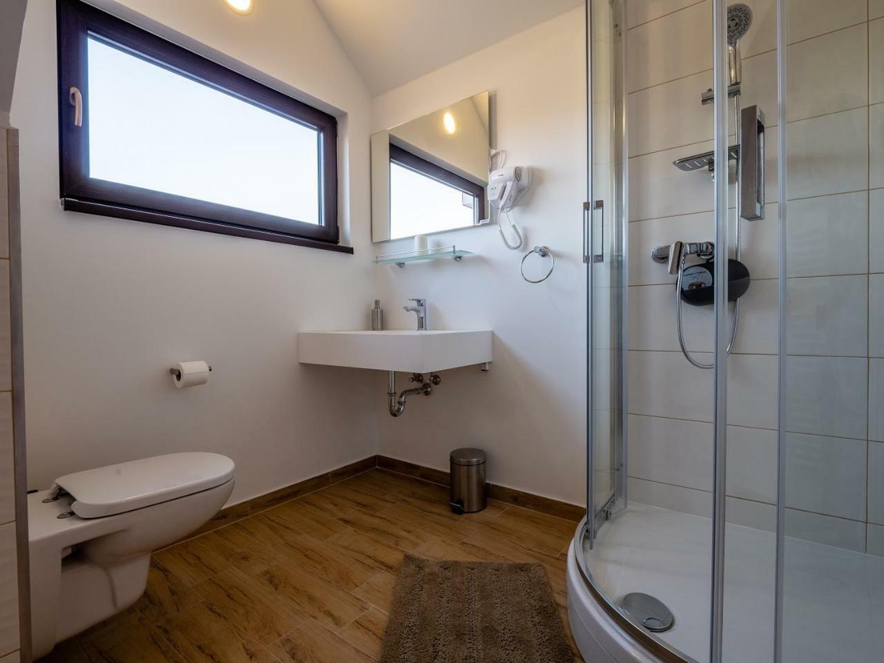 Eva Rooms & Studio Apartment Karlovac Buitenkant foto