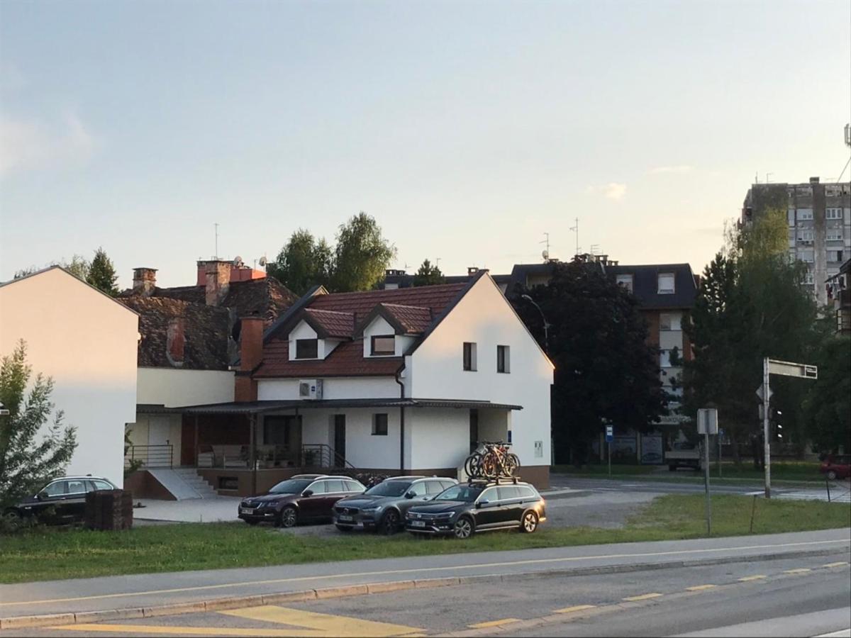 Eva Rooms & Studio Apartment Karlovac Buitenkant foto