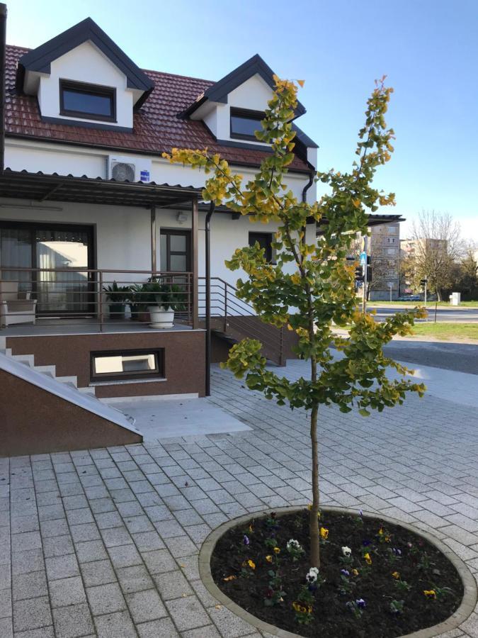 Eva Rooms & Studio Apartment Karlovac Buitenkant foto